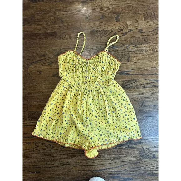 Urban Outfitters Women’s floral sleeveless romper size Medium yellow N08… - Picture 1 of 9